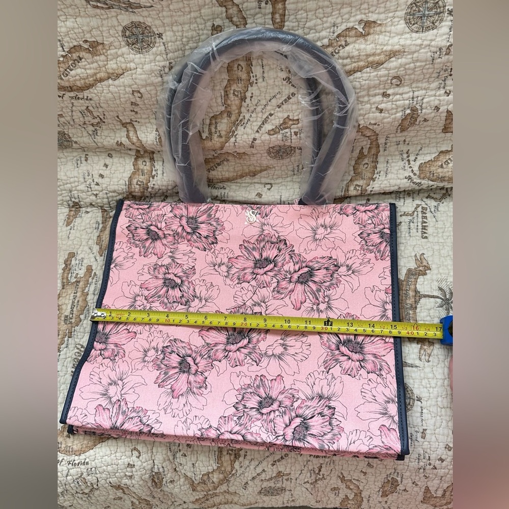 Victoria’s Secret floral tote - Picture 5 of 7